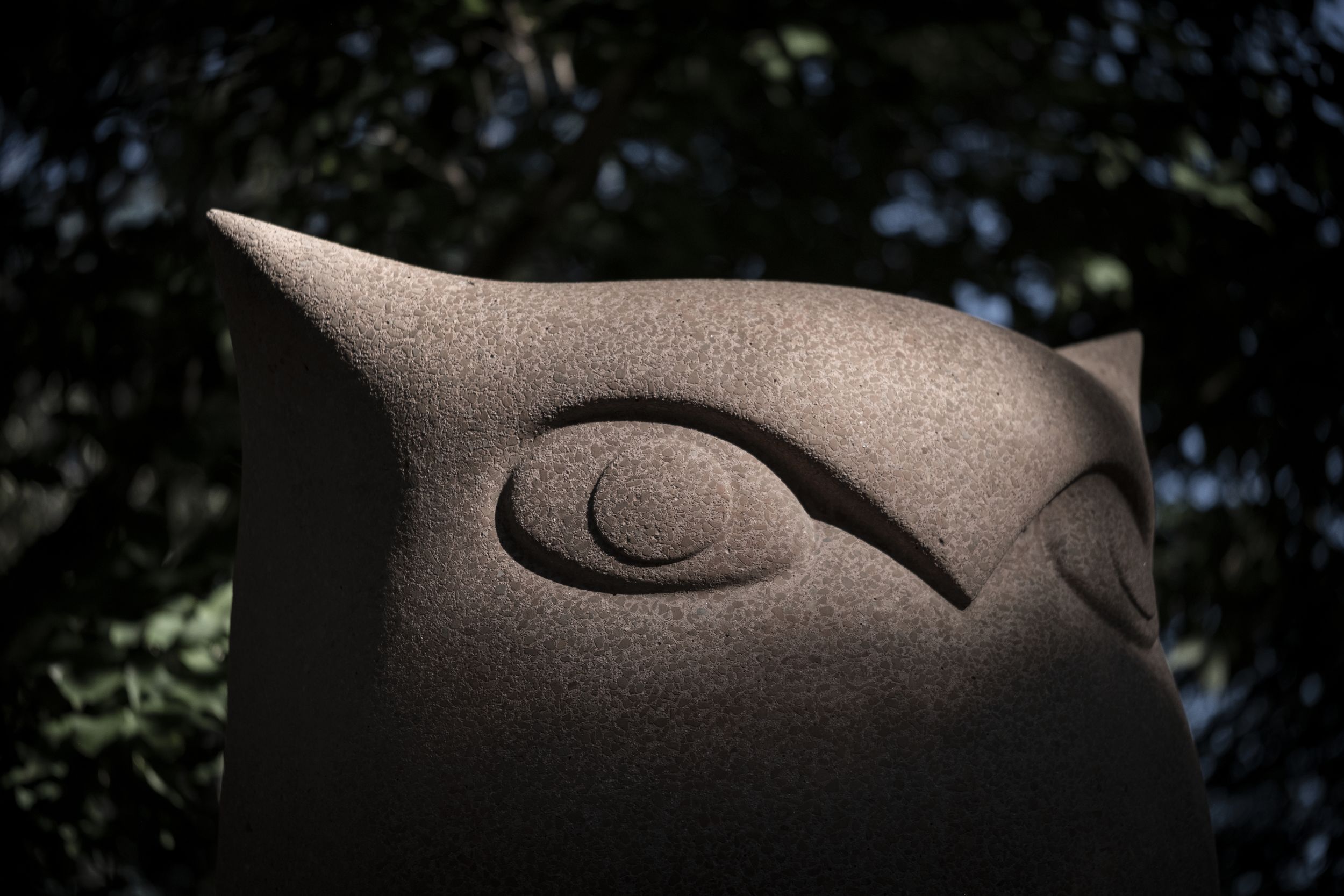 the alumni owl statue on Temple's campus 