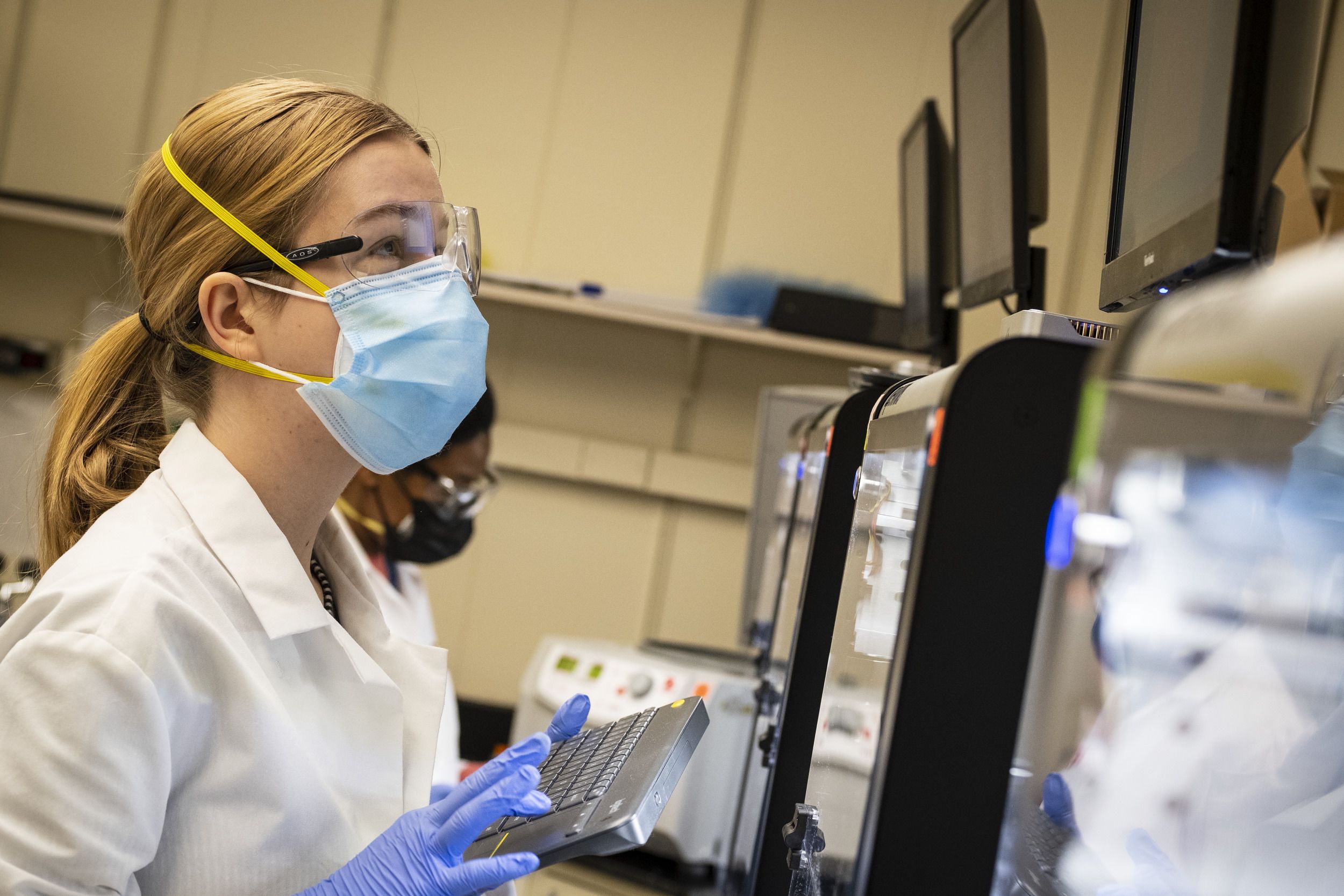 A scientist working in Temple's COVID-19 testing lab.