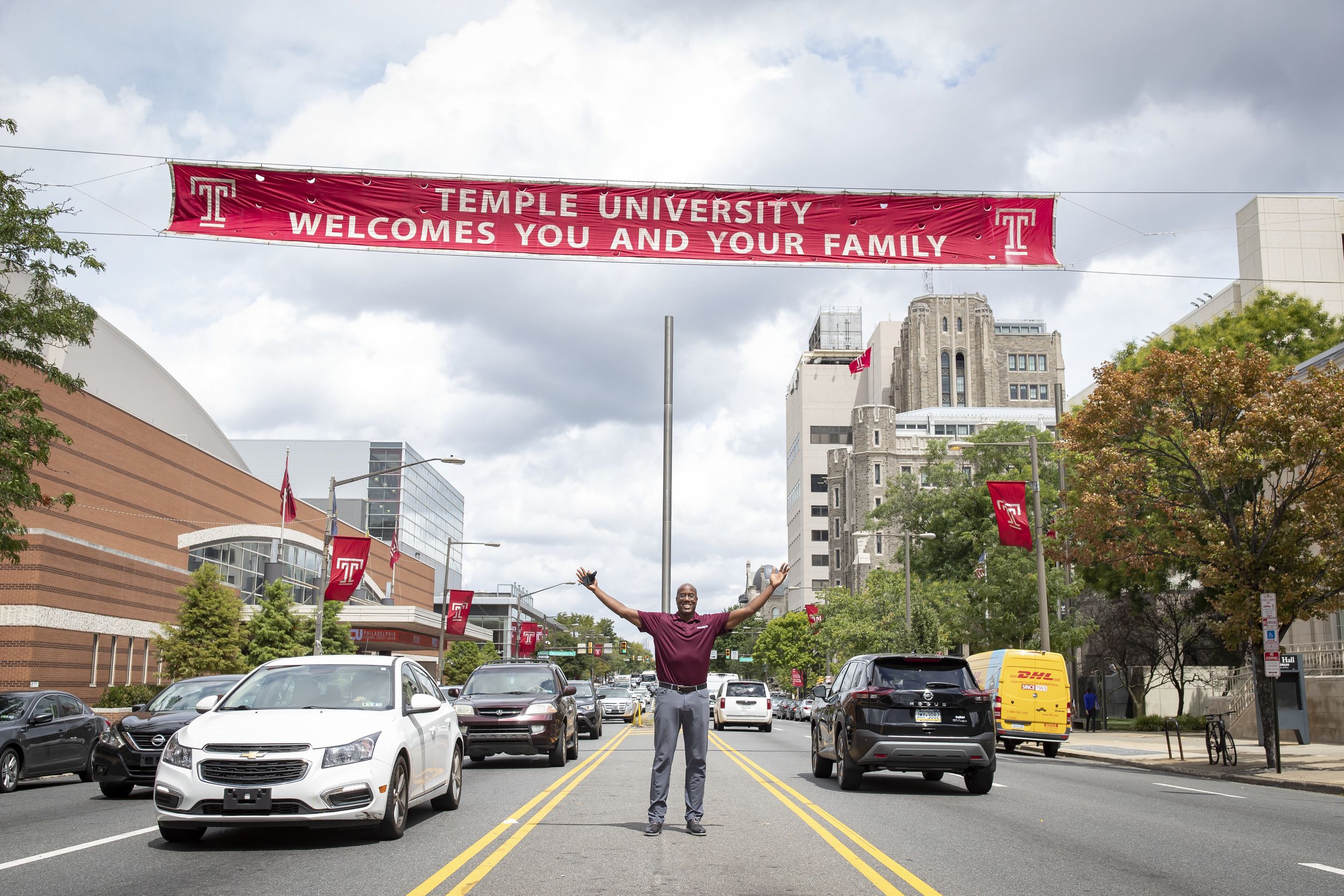 President Wingard welcomes families on Broad Street to Temple University.
