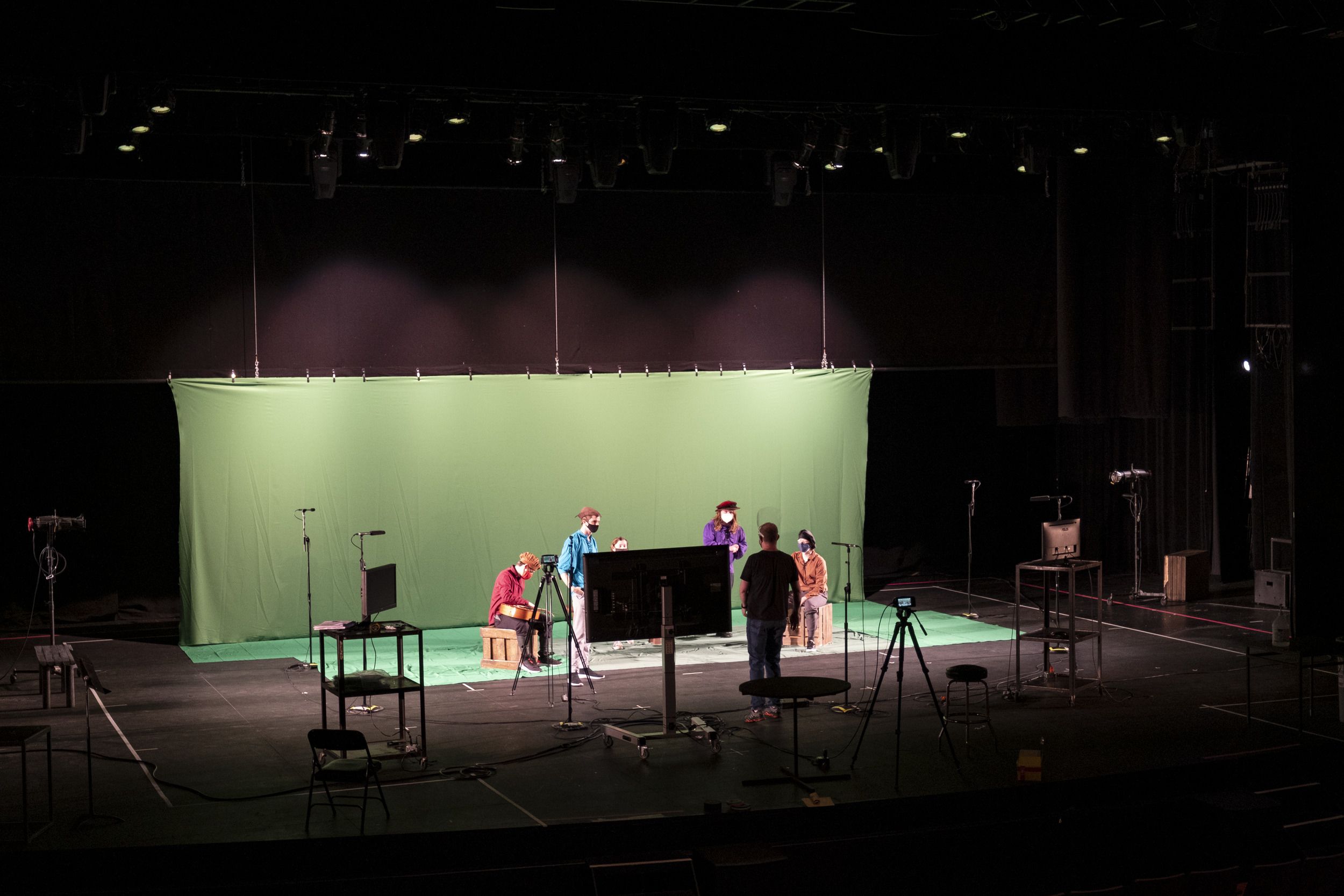 This is a landscape photo of the entire set, with the actors performing.